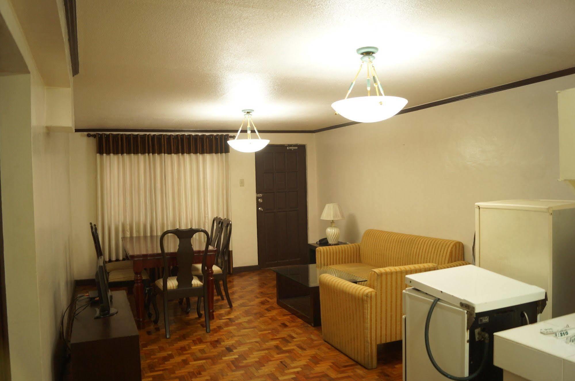 El Rico Suite Makati By Reddoorz Manila Luaran gambar