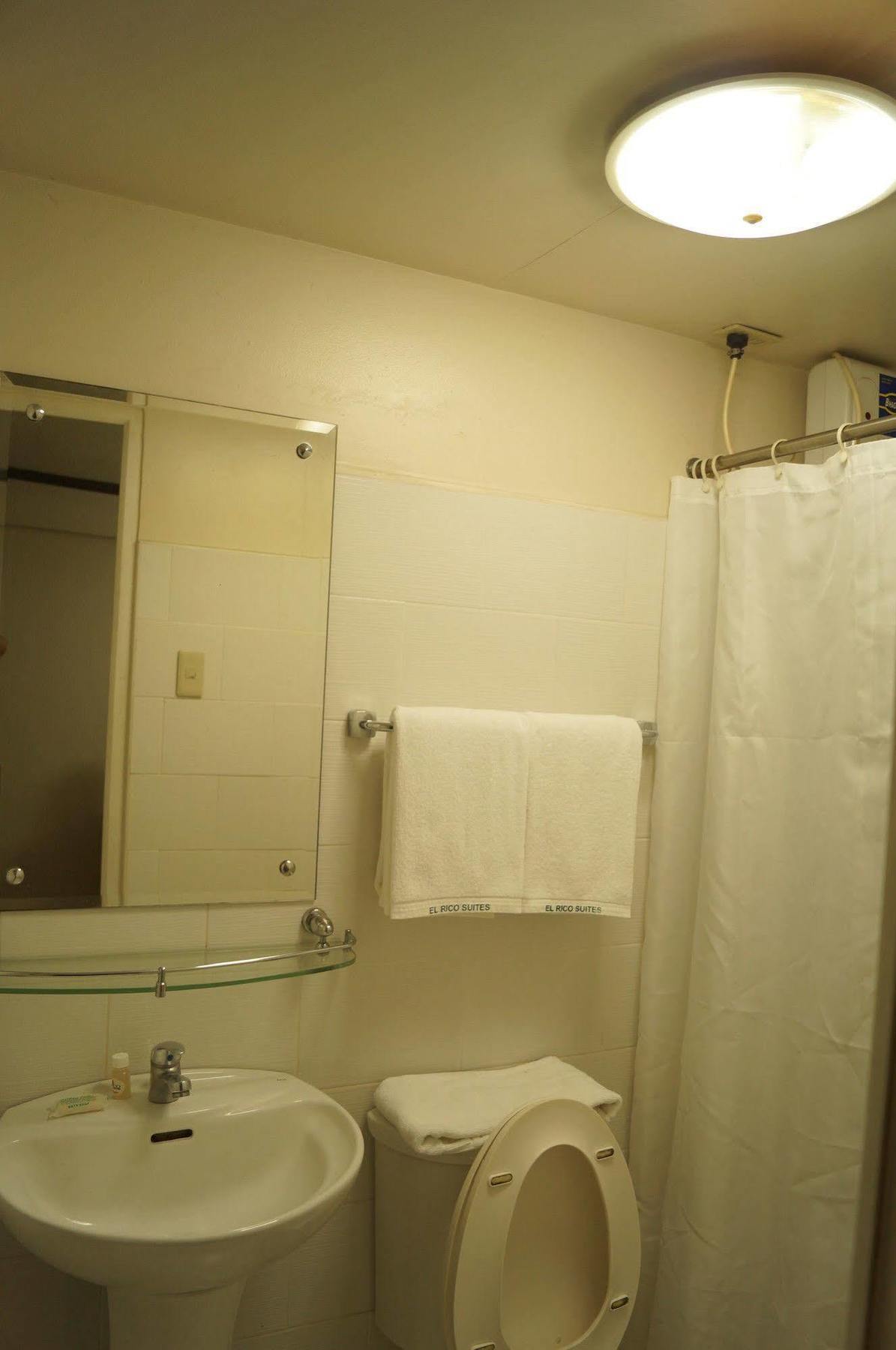 El Rico Suite Makati By Reddoorz Makati City Luaran gambar